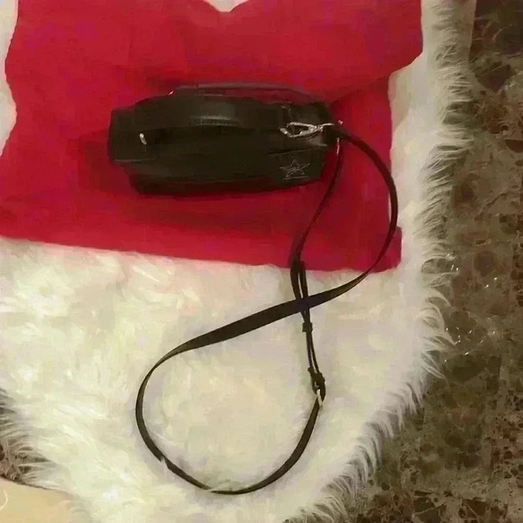 Area stars zipper camera crossbody bag black with gold zipper - Picture 3 of 4